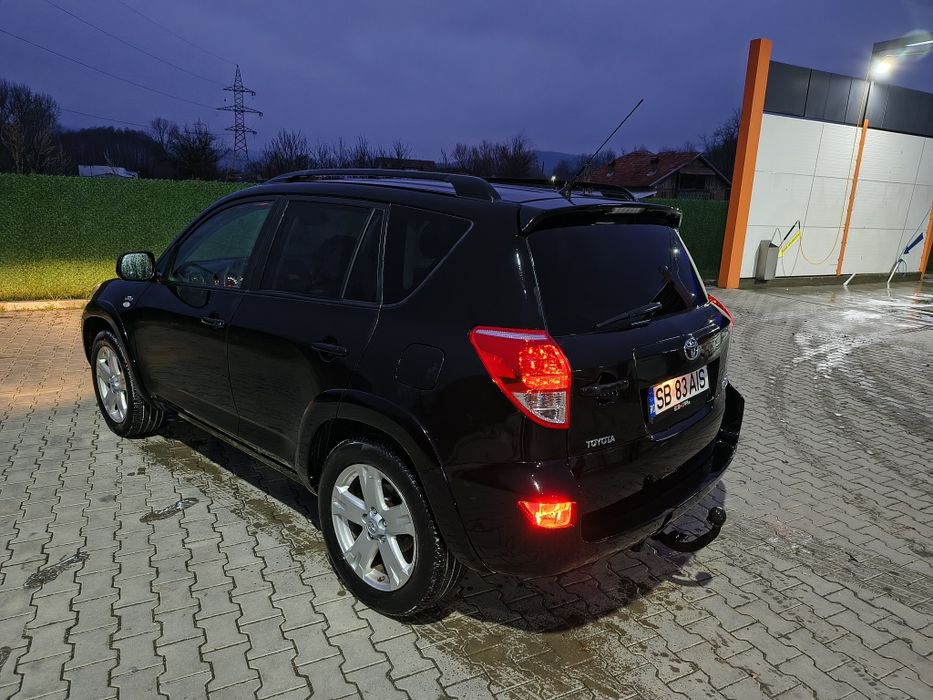 Toyota RAV-4 din anul 2008 Star Stop , 4x4 la buton  , cârlig de remor