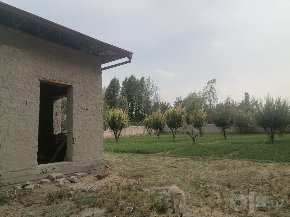Uy xovli sotiladi