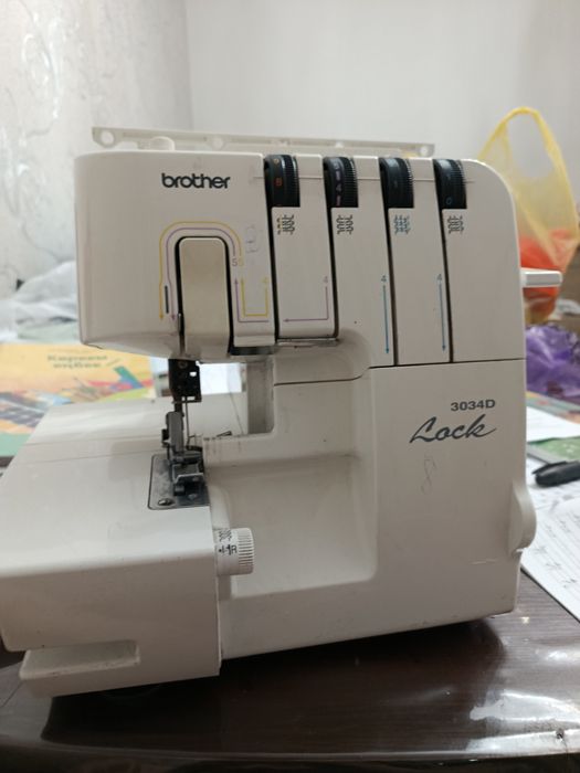 Продам оверлог brother