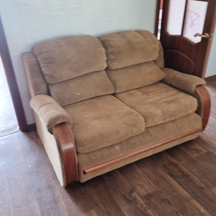 Мягкая мебель срочно продам