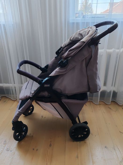 Продам коляску Chicco + люлька переноска Chicco