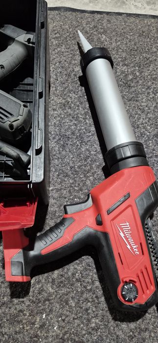 Milwaukee ,Wurth pistol de silicon pe acumulator