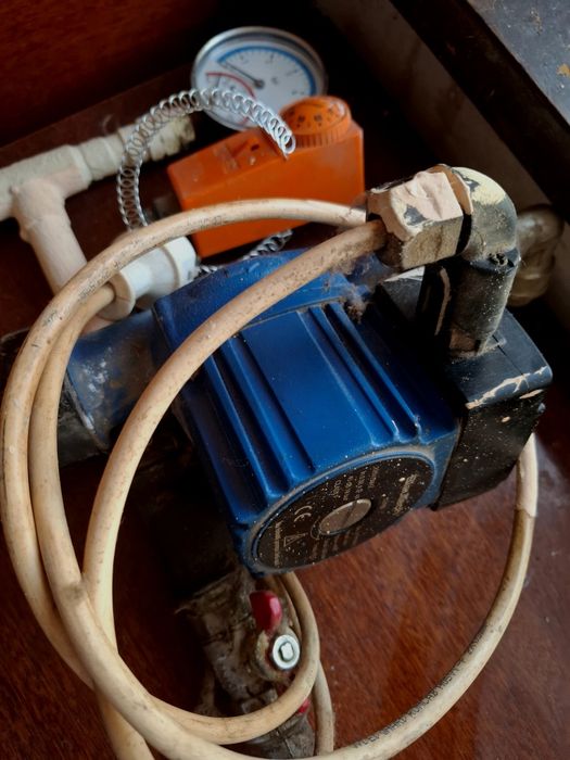 Sursă, pompa, termomanometru , termostat