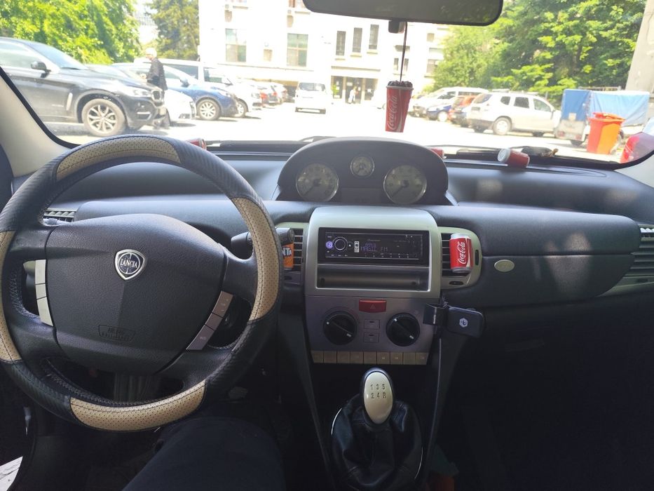 Vând lancia ypsilon