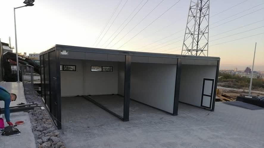 Garaj metalic din panouri sandwich  3.5 x 6.8m