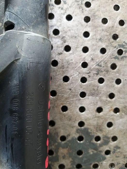 Spalator far stanga mercedes r class w251 2518600547 8wt00868701