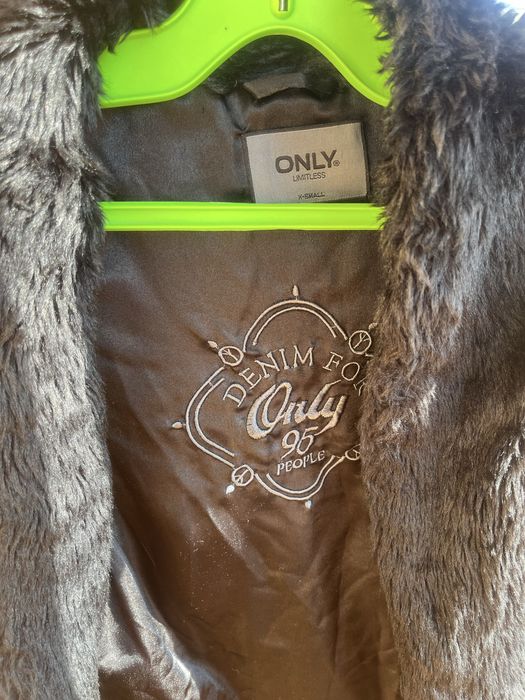 Дамски пухен елек