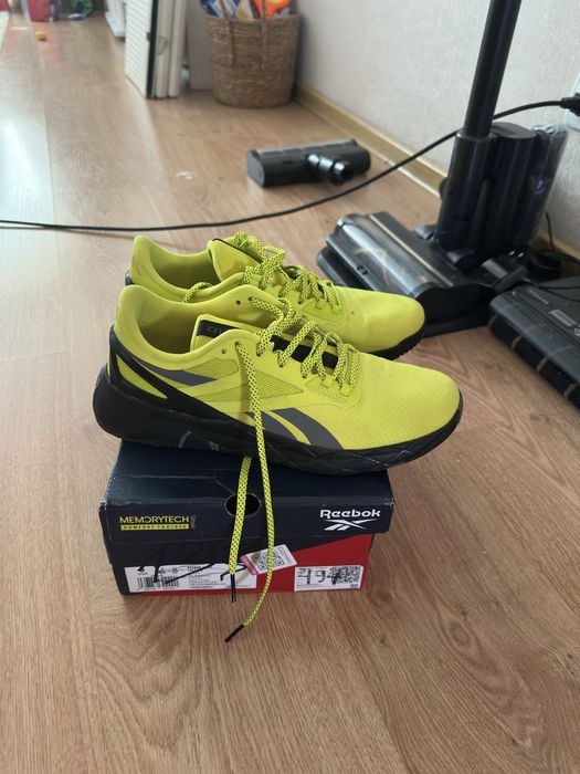 Продам кроссовки Reebok