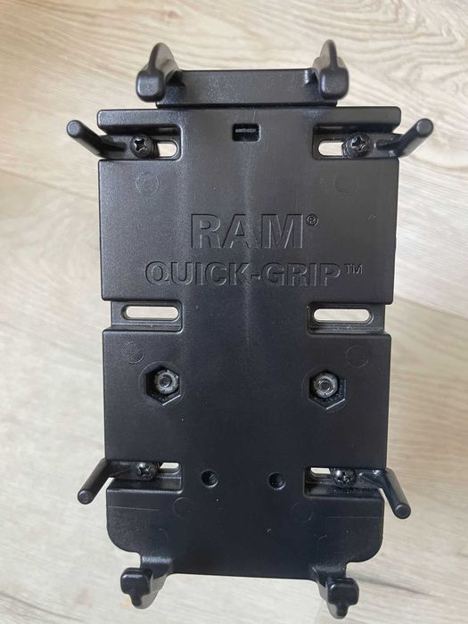 Suport RAM MOUNTS pentru telefon mobil pe parbriz
