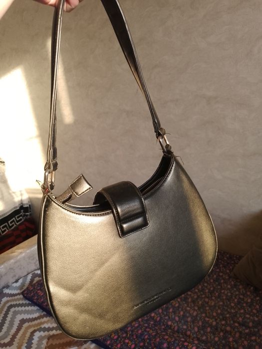 Сумочка черная,красивая