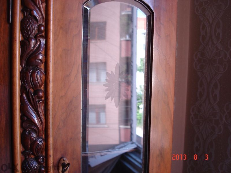 Масивен, аристократичен, холен бюфет