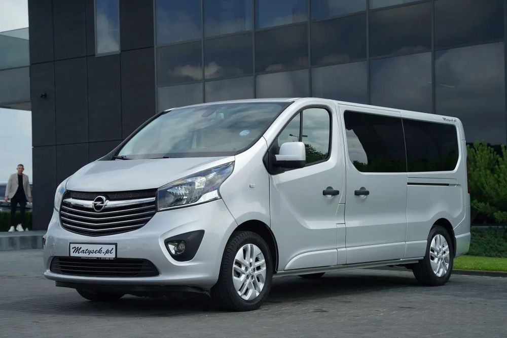 Opel VIVARO BI TURBO / AUTOBUS / 9 LOCURI / 2015 / IMPORTAT