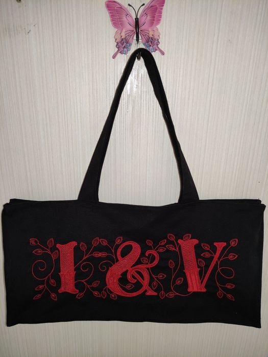 Надписи с машинна бродерия