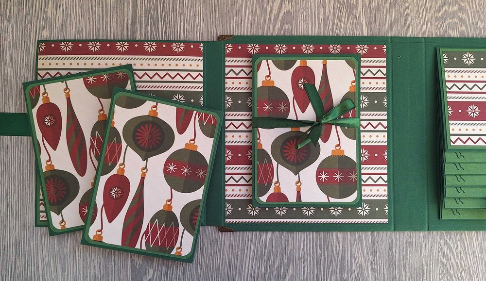 Албум в тъмно зелено с коледни елементи, ръчна изработка /53.37