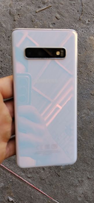 Samsung         S10