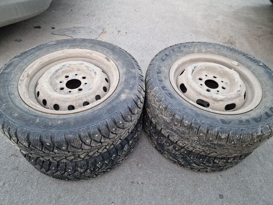 Продам зимние шины с дисками на 13