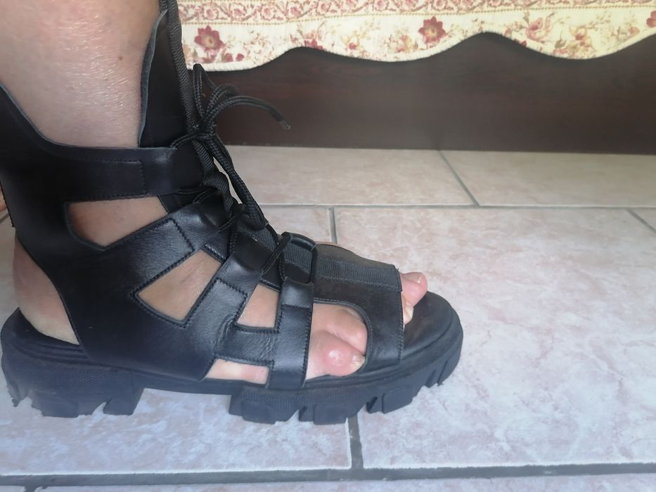 Продавам сандали