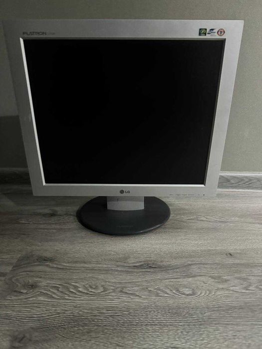 Монитор б/у LG состояние хорошее