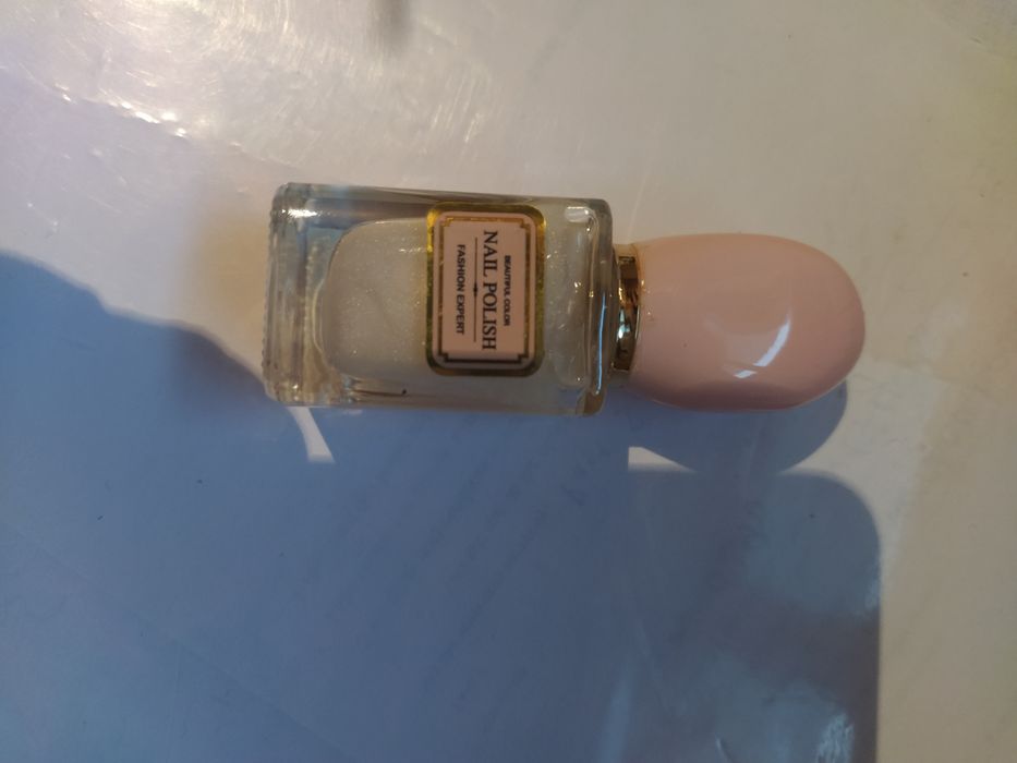 Продам духи и лак  от Miniso