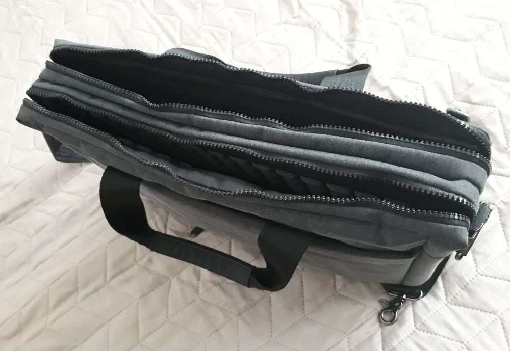 Geanta laptop barbateasca