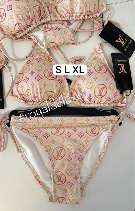 Costum de baie, pe stoc, la reducere