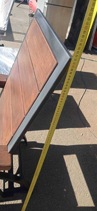 Люлеещ се стол от метал и бук