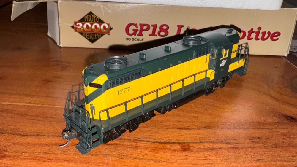 Macheta Locomotiva americana H0 Ho EMD GP18 C&NW 1:87 DC
