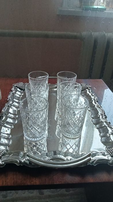 Посуда. Хрустальный кувшин и 6 стаканов.