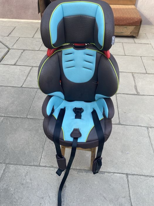 Детское кресло в машину