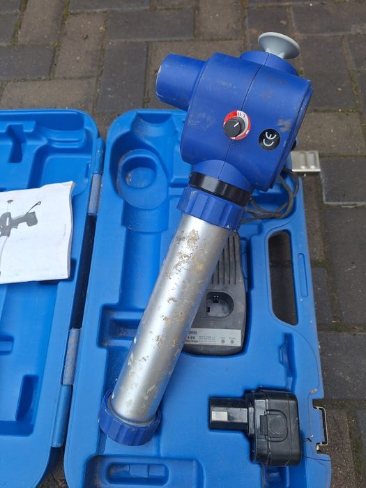 Vând pistol de silicon berner cu acumulator