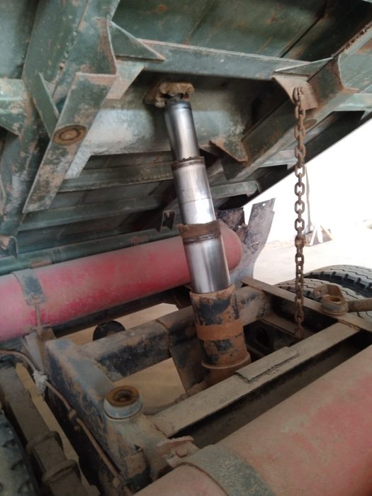 Moshina juda yaqshi toza motor qoropka qoyilgan juda toza