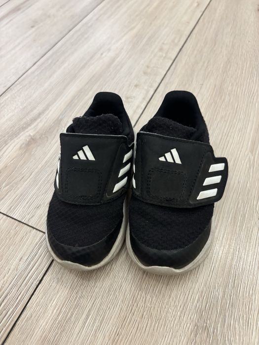 Продам кроссовки адидас