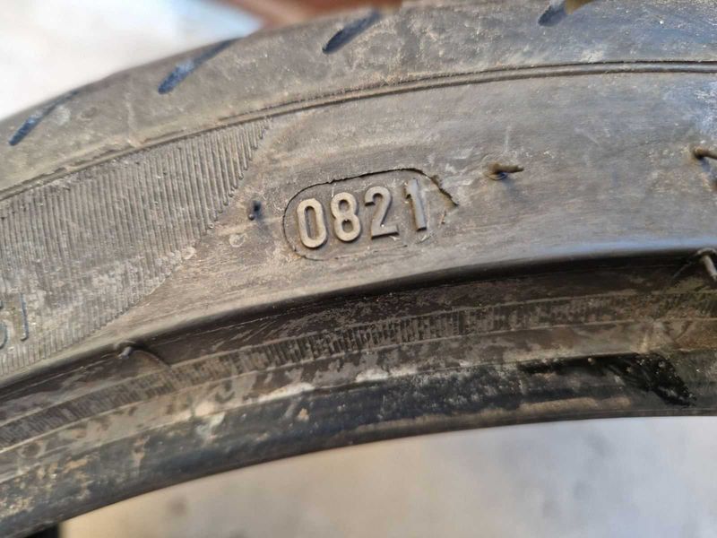 2 Pirelli R19 225/35
летни гуми
DOT0821