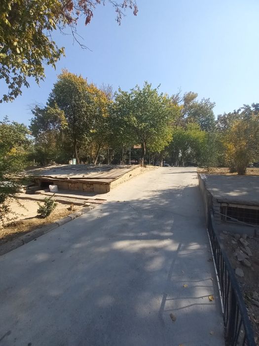 Chilonzor yo'l yuzi Bunyodkor ko'chasi karmashka 7.4-sot fasad:27-metr