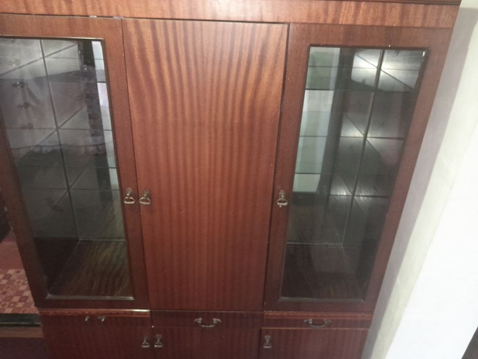 Сервант в хорошем состоянии