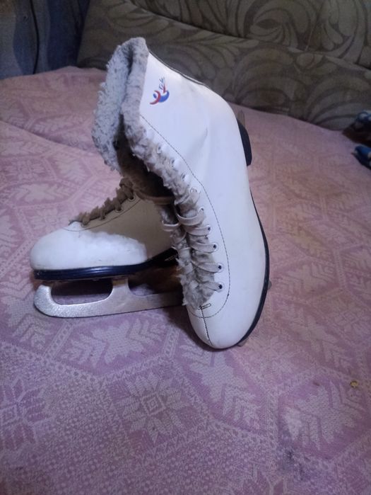 Продам коньки фигурные