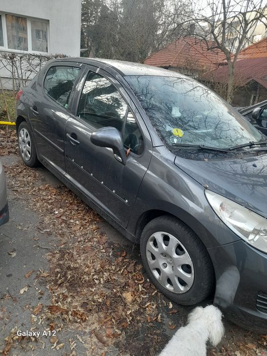 Vând Peugeot 207
