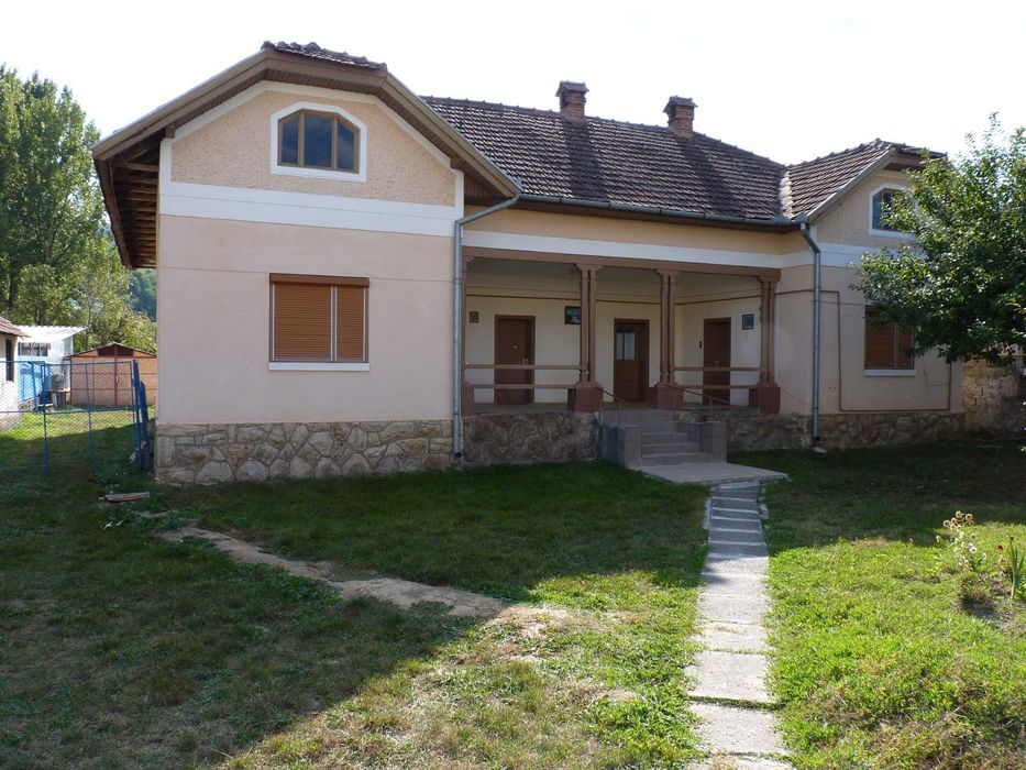 Proprietar – Casă + teren 1.277 mp în centrul Geoagiu Băi, lângă ștrand termal