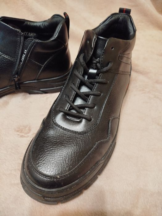 Продам демисезонные ботинки