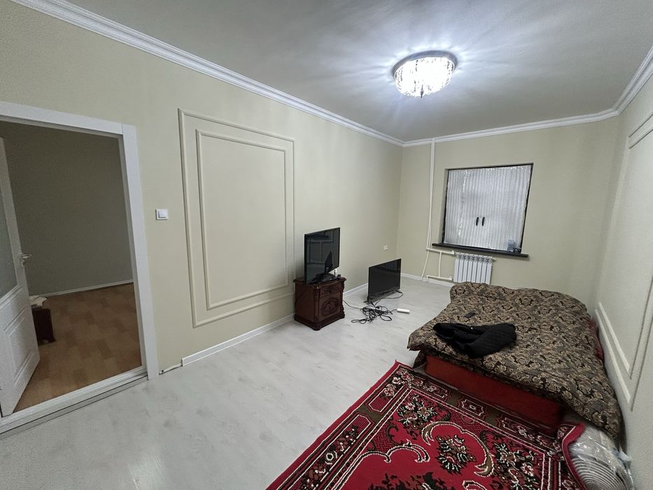 Продаётся 1+ плюс комнатная квартира 1-ый этаж с двориком 6-микр