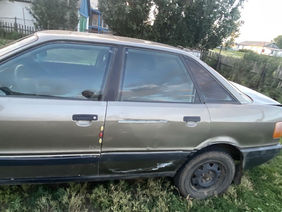 Audi 80.