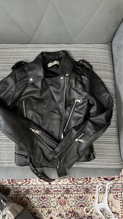 Продам кожаную куртку 5000