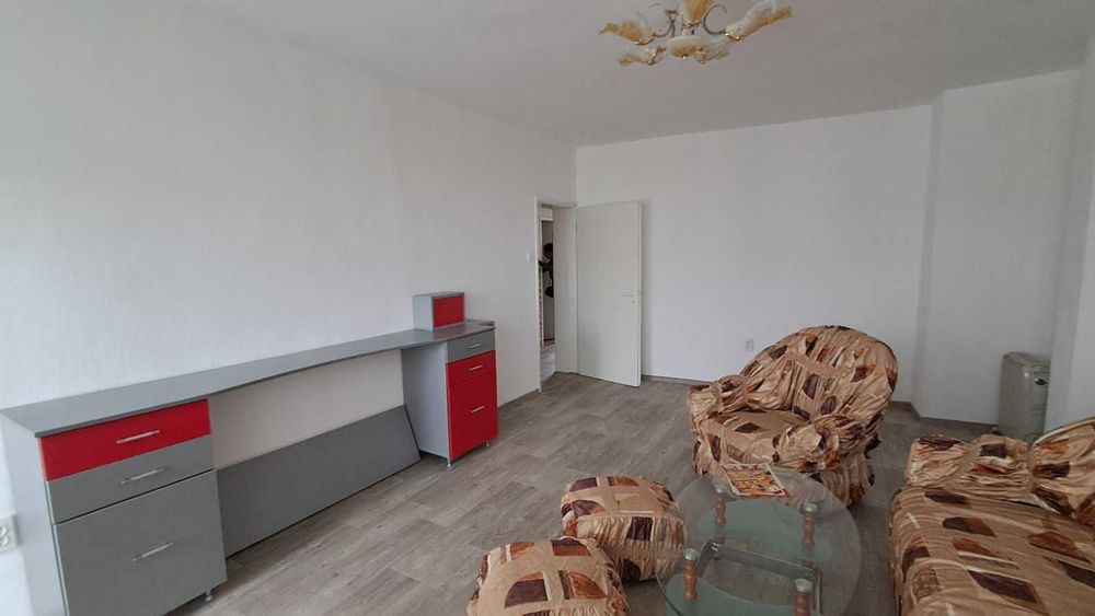 Продава се: Апартамент /тухла/ с площ 75 кв.м., ет.4, в град Карлово