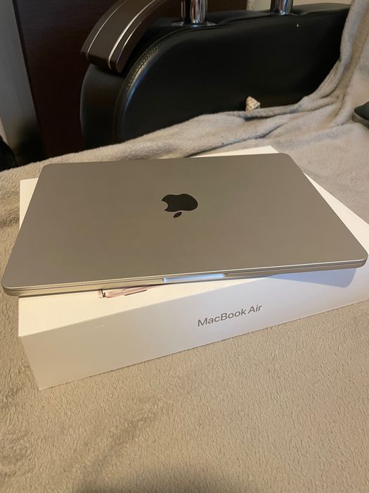 Macbook air Gold - M3 8gb Ram, 256gb