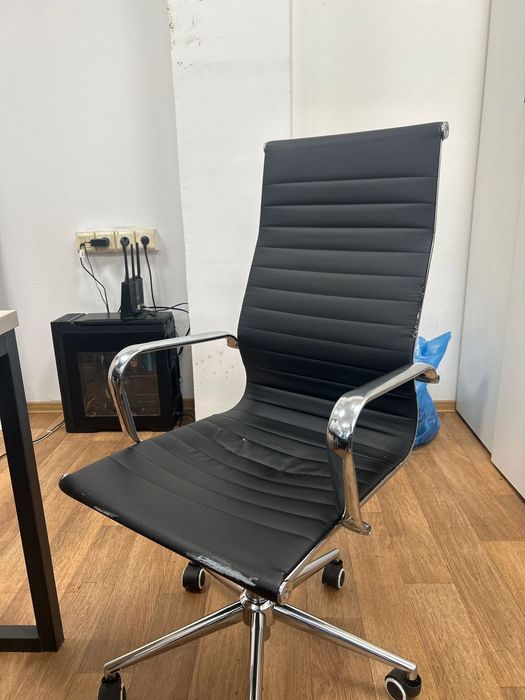 Офисные кресло. Экокожа
