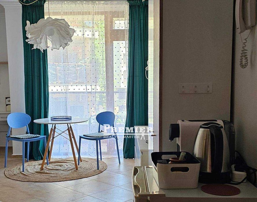 Продава се красиво студио апартамент с гледка към басейна в Свети Влас