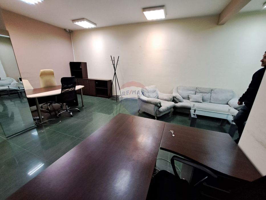 Дава се под наем Офис в Варна, Лятно кино Тракия - 45 кв.м за 255 € - Снимка #1