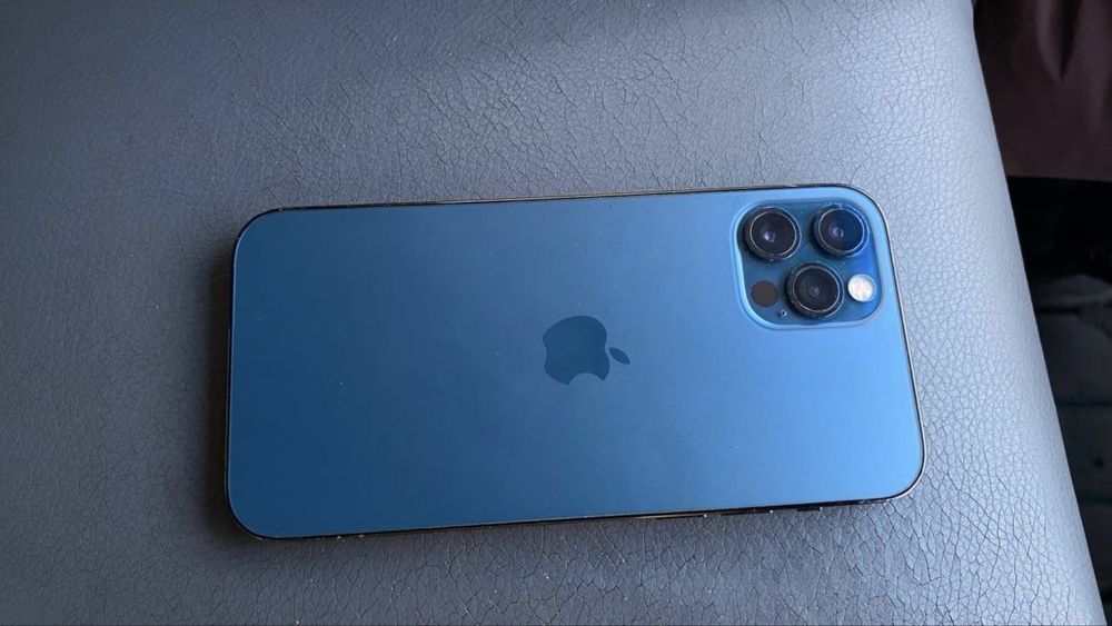 Продам телефон Айфон 12 про