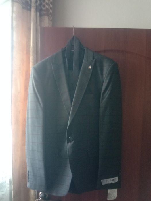 Продам костюм новый