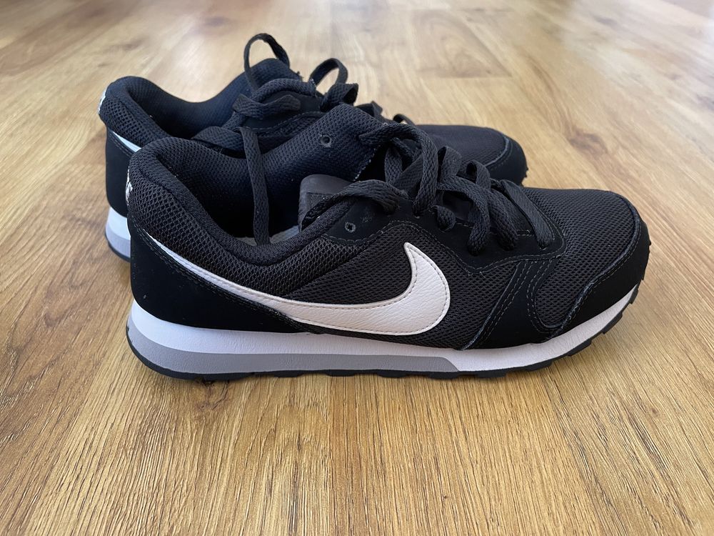 Nike md hot sale black